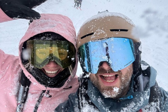 lyzovanie-v-japonsku-hokkaido-basa-stevulova-jakub-demacek-audioblog-ck-victory-travel