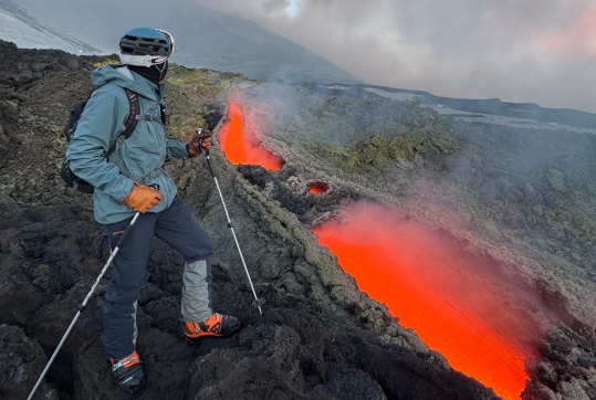 lyzovanie-na-sopke-etna-pocas-erupcie-jakub-demacek-audioblog-ck-victory-travel